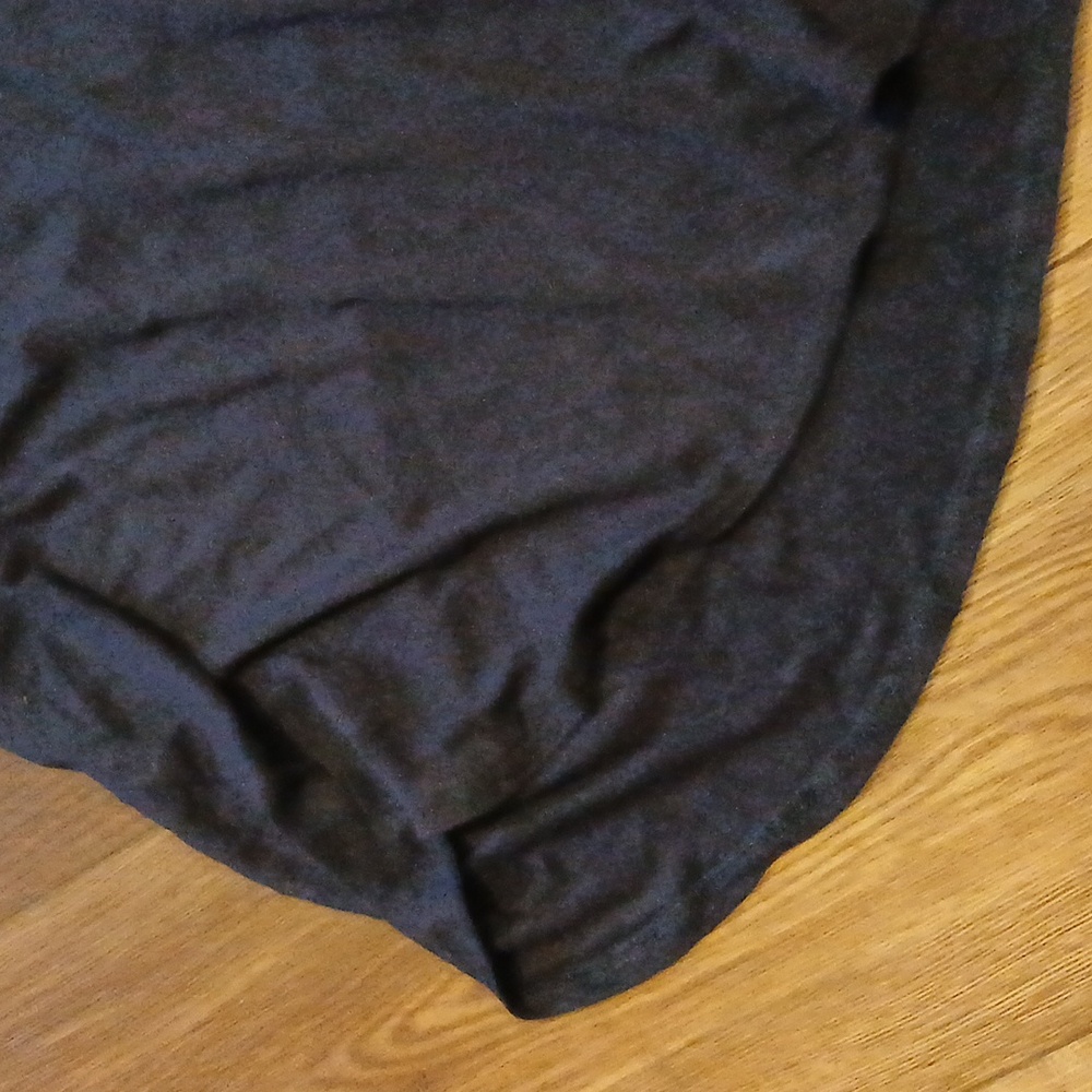 V-neck tee - Picture 2 of 6